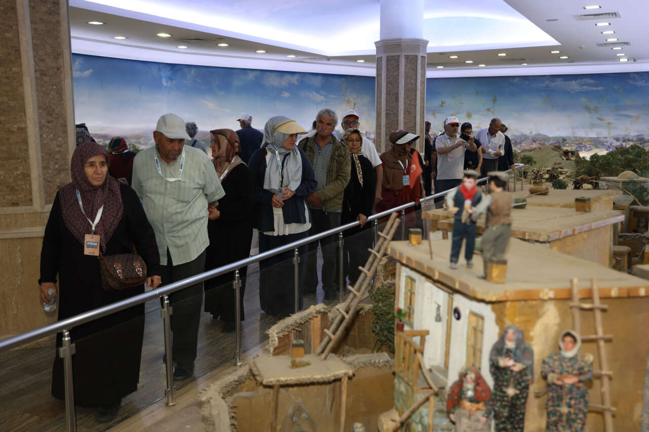 Konya'da emeklilere ücretsiz gezi! 4 bin 556 kişi tarihi yeniden keşfetti 13